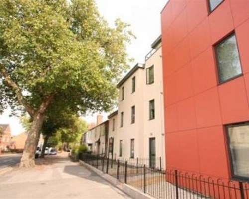 Central Serviced Apartments - 84 Gloucester Rd in Cheltenham