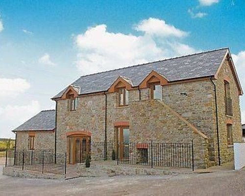 West Rose Barn in Red Roses